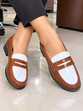 Mocassins Bicolores en Cuir Verni pour Femme – Marron Cognac et Blanc