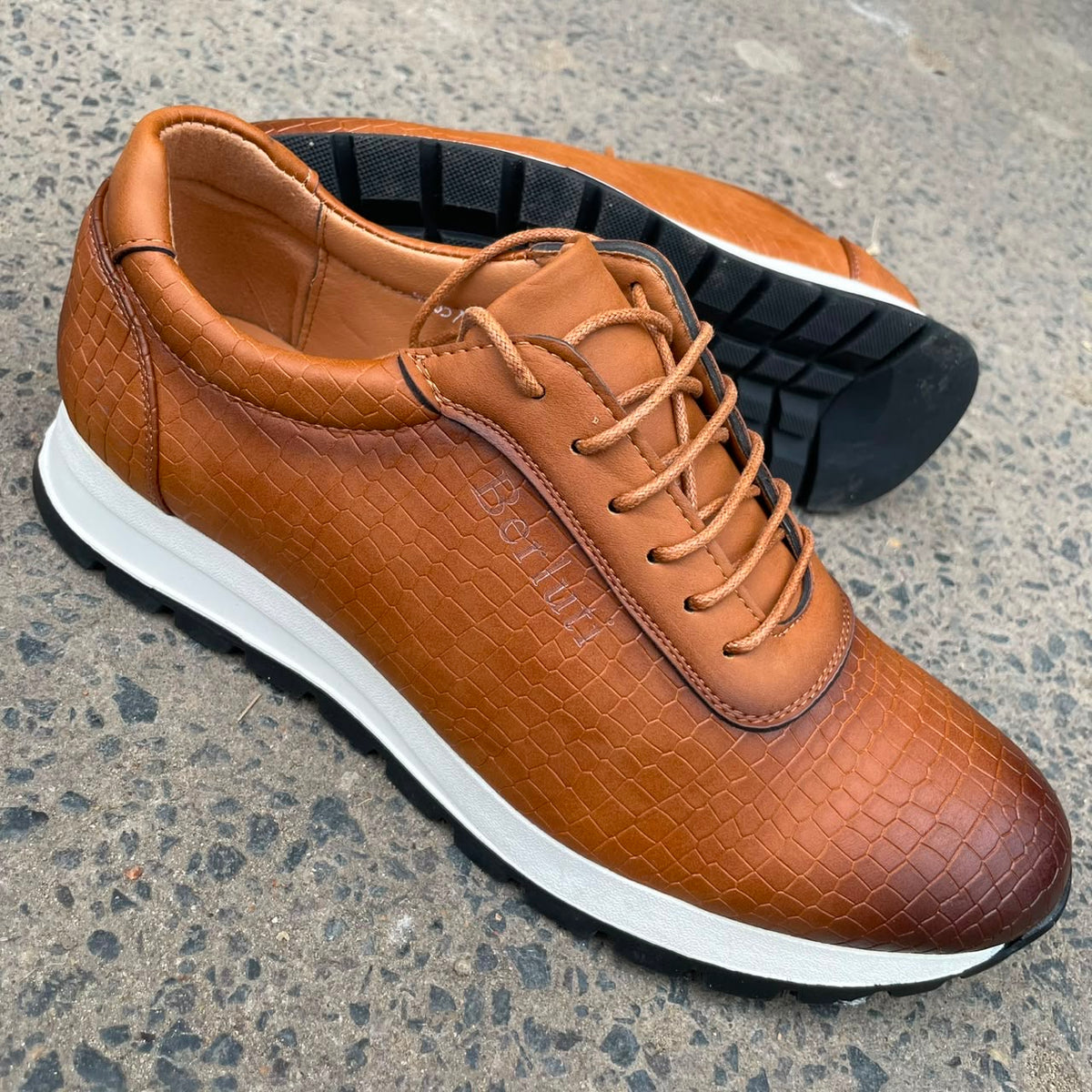 SNEAKERS EN CUIR EFFECT CROCO : L'ÉLÉGANCE URBAINE À VOS PIEDS !