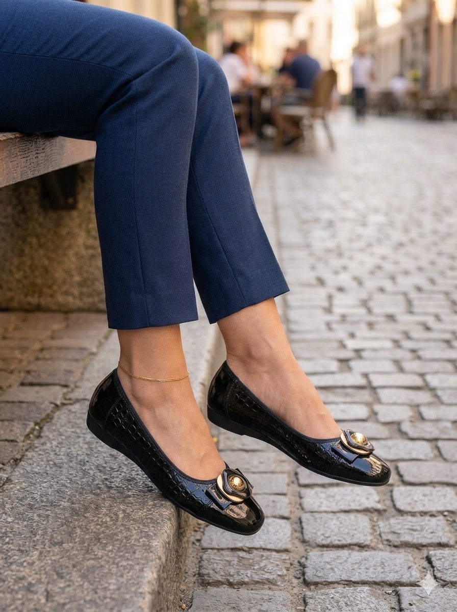 Ballerines Vernies Effet Croco et Boucle Dorée – Bleu Marine, Bordeaux et noire