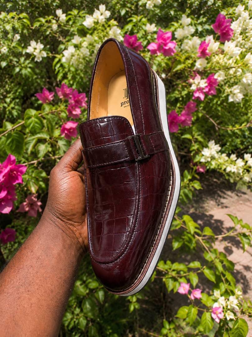 Mocassins en Cuir Effet Crocodile Bordeaux – Élégance Moderne