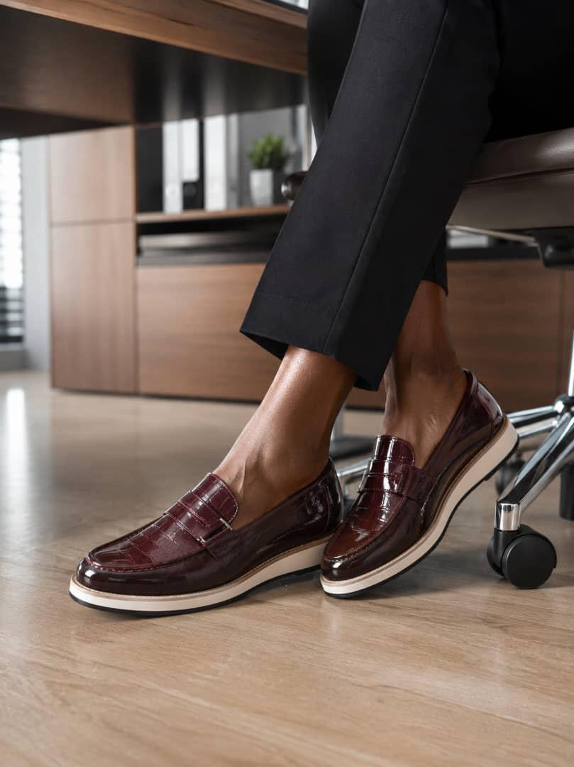 Mocassins en Cuir Effet Crocodile Bordeaux – Élégance Moderne