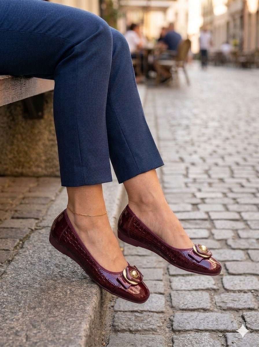 Ballerines Vernies Effet Croco et Boucle Dorée – Bleu Marine, Bordeaux et noire