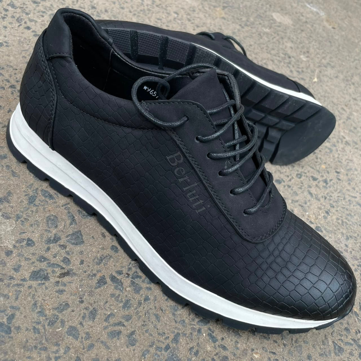 SNEAKERS EN CUIR EFFECT CROCO : L'ÉLÉGANCE URBAINE À VOS PIEDS !