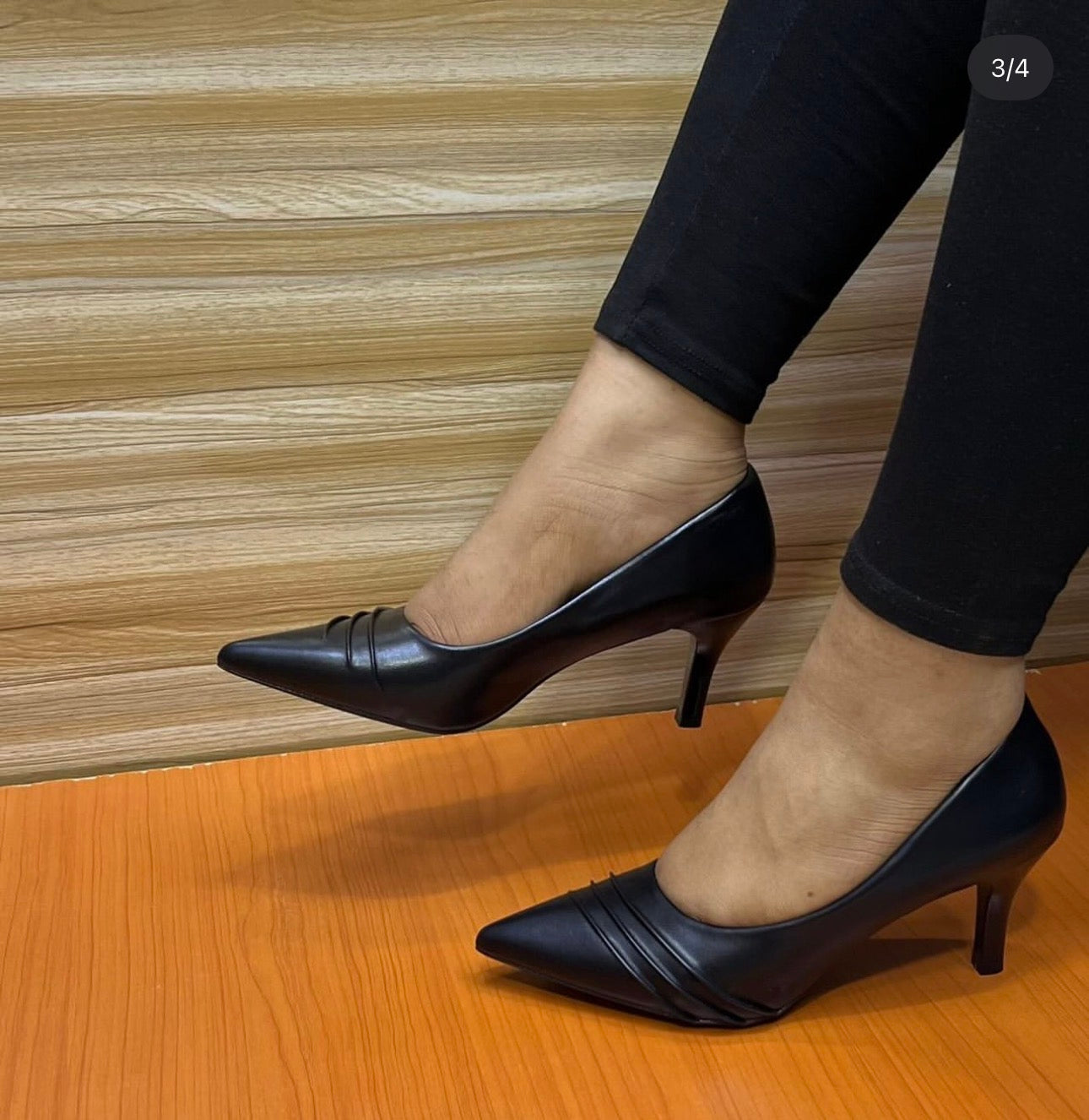 Escarpins Pointus en Cuir à Détails Plissés et Talon Aiguille Moyen