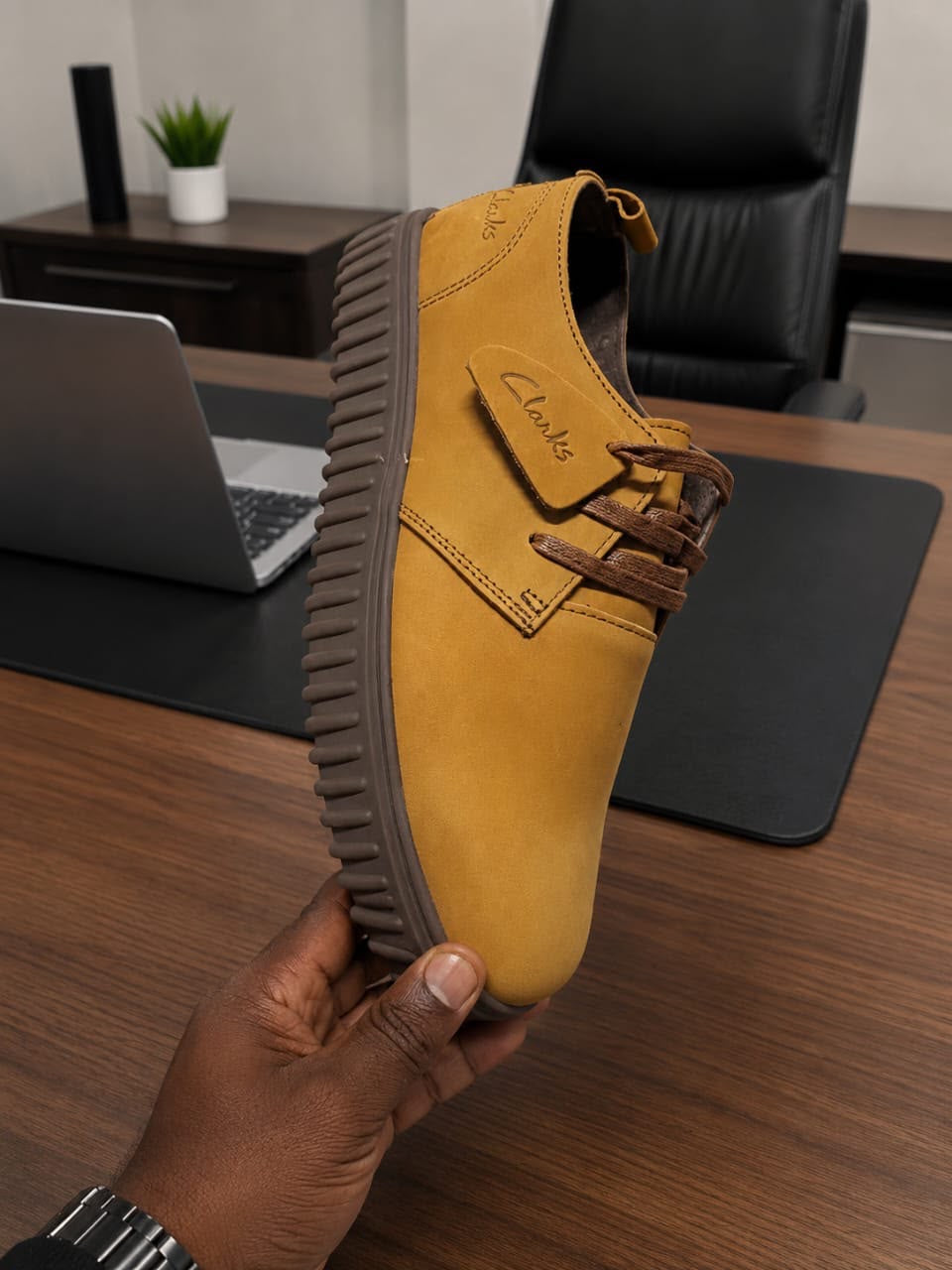 Chaussures Décontractées en Cuir Nubuck Jaune Moutarde  et Noire avec Semelle Crantée