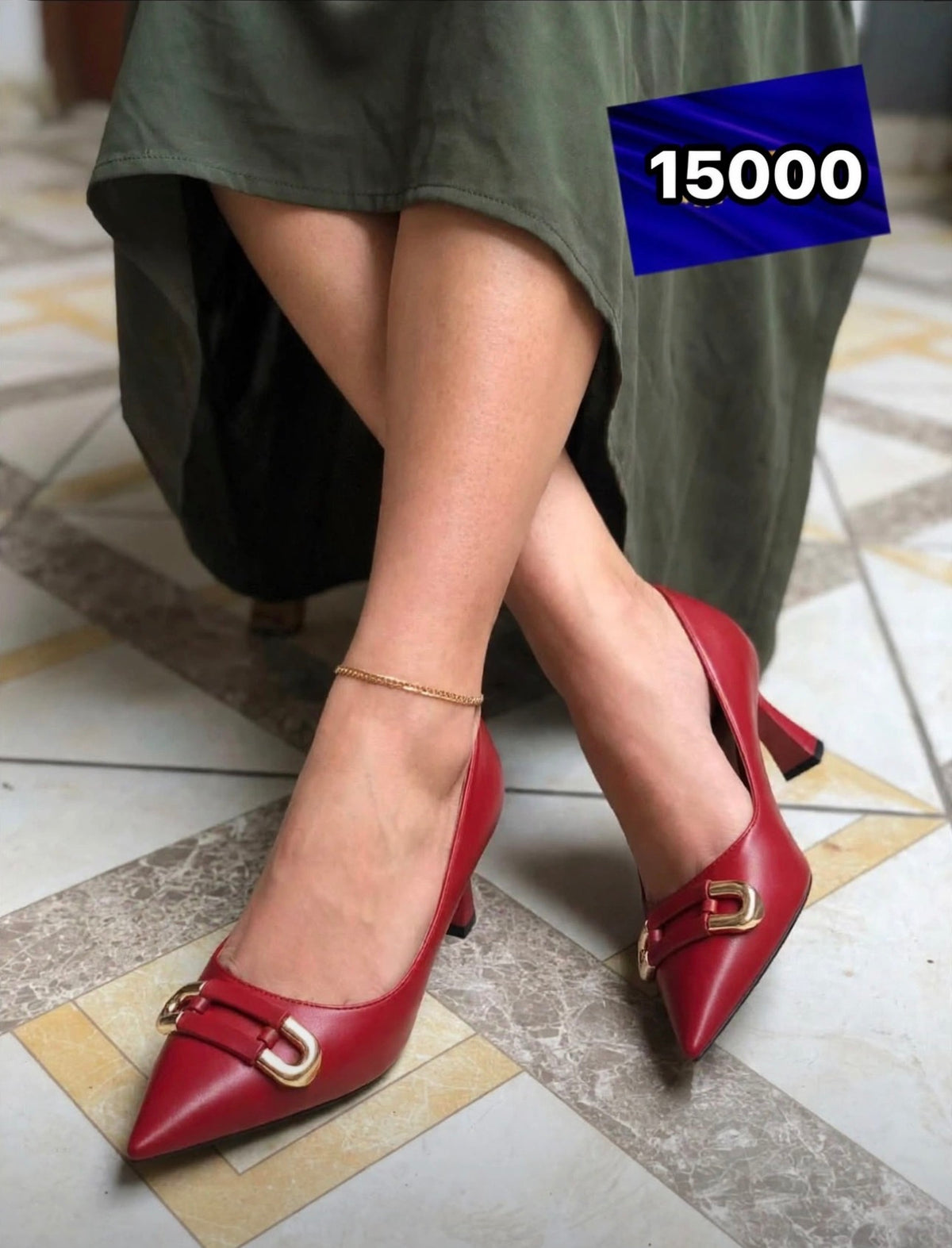 Escarpins Pointus à Petit Talon avec Boucle Dorée – Élégance & Confort