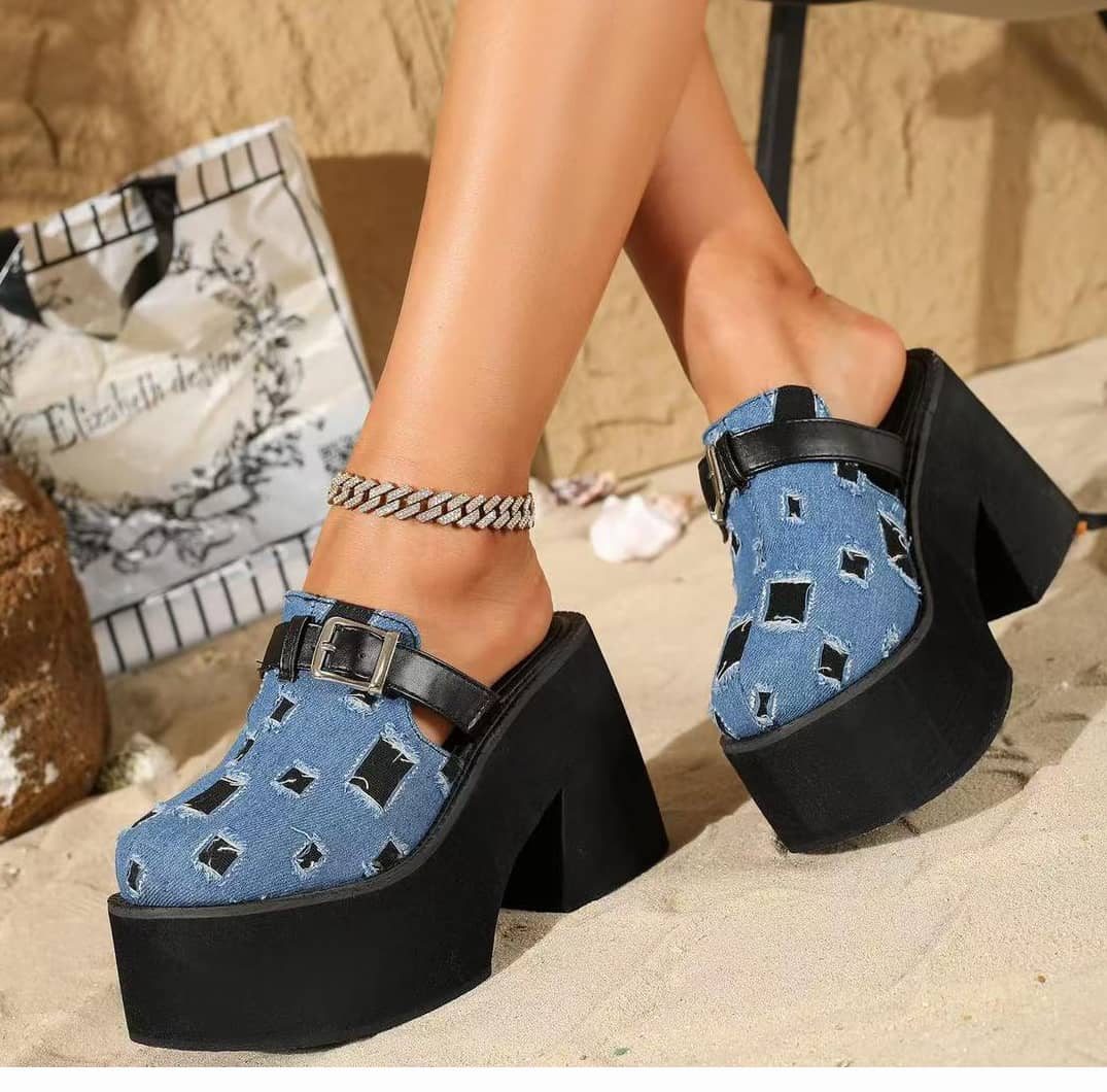 Mules à plateforme XXL en denim effet usé et talons blocs